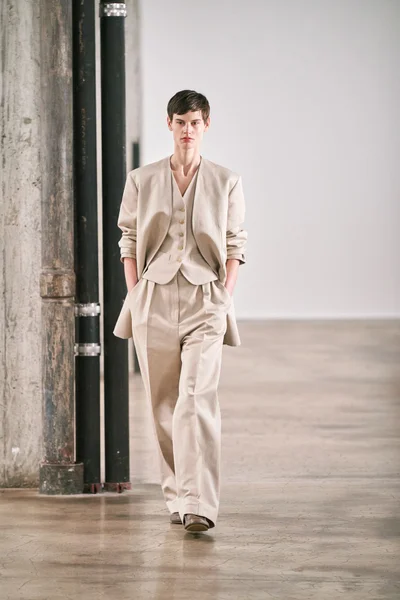 Look 5